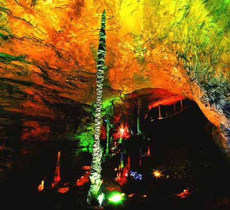 長沙出發(fā)到溶洞奇觀黃龍洞、天門山、玻璃棧道、鳳凰古城九景往返三日游